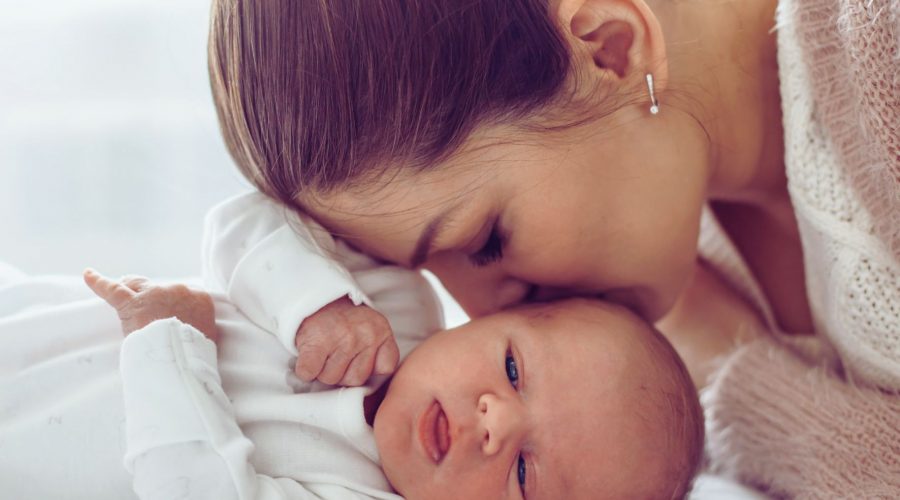 5 erprobte Ideen, damit du als Mama mit den Erwartungen und Meinungen von anderen selbstsicher umgehen kannst.